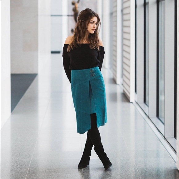 The PERFECT Fall Turquoise Suede Skirt - Picture 1 of 4